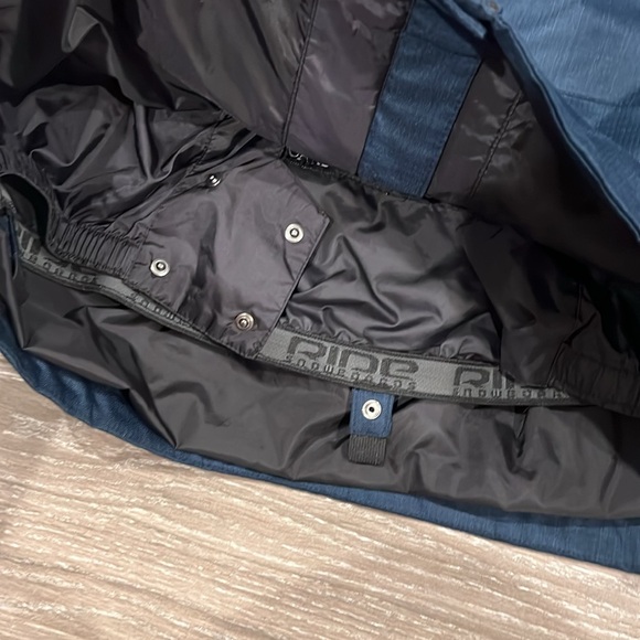 Men's Ride Snowboards Jacket - Picture 4 of 7